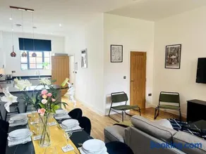 Twilight House -Wyndale Living- B'ham JQ Townhouse - Image 2