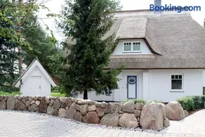 Ferienhaus Rubin mit Sauna und Kamin, Reetdachhaus am Walde - Image 1