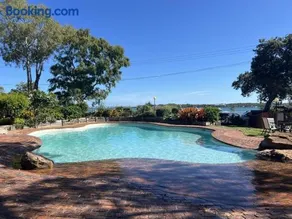 Bribie Island Waterfront Luxury Apartment - Image 3