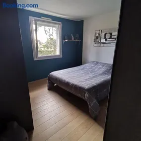 Appartement dans habitation privée avec piscine - Image 1