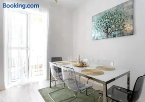 precioso piso en playa caleta - Image 3