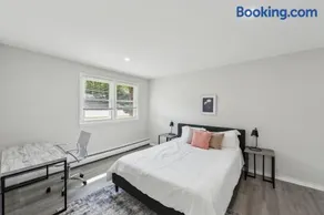 Pine Brook 1019 I Modern 15Br Apartment ! Pool - Image 3