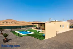 Ruhige Villa Ralue mit Pool, Terrasse und Garten - Image 3
