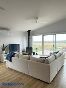 Roo Views - Linen, Wi-Fi, Pet Friendly, EV charger - Image 3