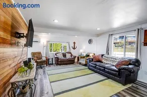 Fisherman's Dream Boat House - Image 2