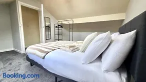 Comfy Entire Apartment with Free Parking in Bury Town - Image 3