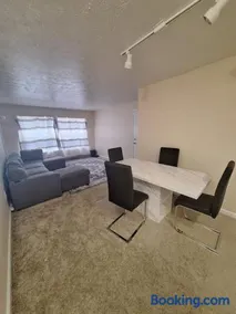 Home Away Hideout - Image 4