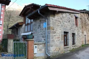 Vivienda Vacacional La Casina de Tina - Casas de los Picos - Image 1