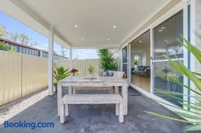 Stylish family home, centrally located. - Image 5