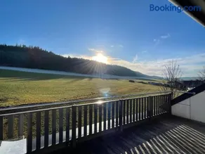 Moderne Maisonette-Ferienwohnung mit Dachterrasse, Waldblick & Parkplatz - Image 2