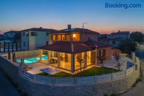 Villa Gloria, villa with heated pool - Image 3