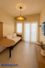 Delor Studio Drymades,Santorini - Image 3