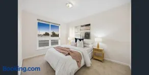 Spacious Hills Retreat with City Convenience - Image 3