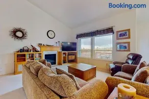 Light & bright family home with shared hot tub pool & more - Image 2