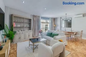 Cervantes Luxury Apartment - Image 1