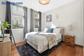 Stylish 2BR Apartment – Walk to Bondi Beach - Image 2