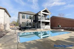Indy Pool Home - Image 4