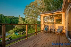 Stylish lake home with private beach, dock and firepit for swimming, kayaking, hiking - Image 1