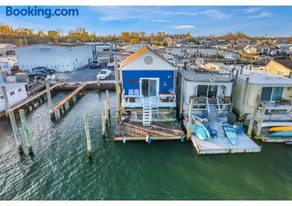 Jones Beach Houseboat - Image 5