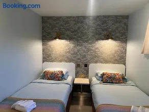 Guest Lodge by The Promenade - Image 3