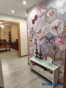 apartamento de tres dormitorios con garaje y todos los servicios cerca - Image 1