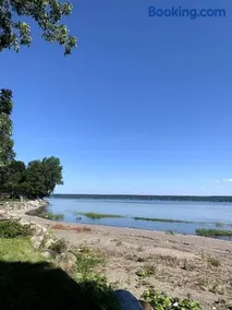 Mini-maison sur le bord du fleuve - Image 2