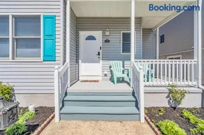 Bayview Coastal Home - Steps to Shore & Free Parking - Image 2