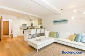 Apartment by the beach, sea views - Image 4