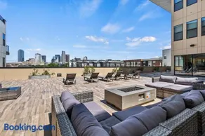 Cozy Urban Stay Near Airport, Gym and Parking NEW - Image 3