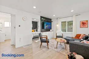 City Close Style First Modern Bungalow Vibes - Image 3