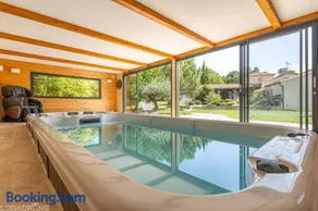 Jacuzzi - Spa de nage - Parc arboré - Image 1