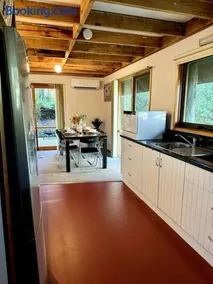 Tranquil getaway amidst nature in Icy Creek - Image 2