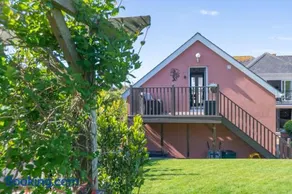 Garden View Apartment - Image 1