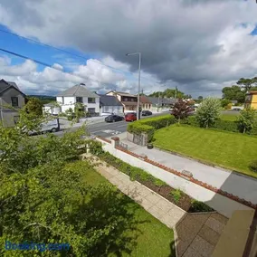 Abbeyfeale Home-Sleeps 6 -Private Garden - Image 4