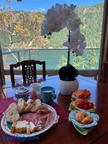 Malahat Fairyland Cottage - Image 2