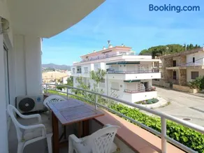Apartamento acogedor con piscina, WiFi y garaje cerca de la playa de La Farella, Llançà - ES-228-8 - Image 3