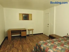 LAWRENCEBURG MOTEL - Image 4