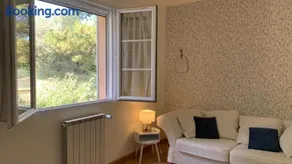 Chambre, salon, salle de bains et WC privés -sans cuisine- dans maison provençale chez l'habitant - Image 2