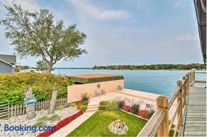 Lakefront Paradise with 7 beds - Fishing - Swimming - Image 1