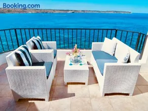 Seafront Apart Sun Terrace, Loungers & Panoramic Ocean views - Image 1