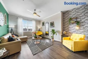 Spacious 3BR 2BA w Pool Gym Near Airport 4 - Image 1