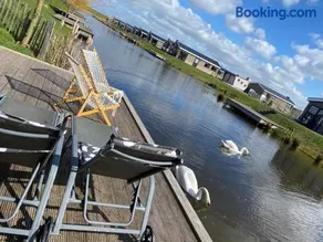 Elegantes Chalet am Wasser mit Steg Klimaanlage Ferienhaus am See Niederlande - Image 3