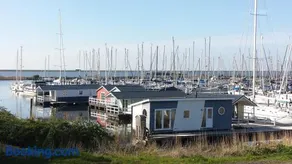 BestMarine Waterchalets Flevo Marina - Image 1