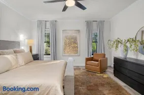 Iris Manor Luxury Modern Stay Near UAB - Image 5