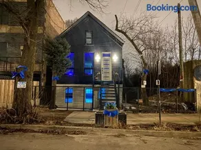 Peaceful Pilsen Garden Apt - Image 4
