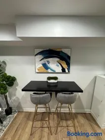 Private 2BR Fast Wi-Fi Parking Near Metro - Image 3
