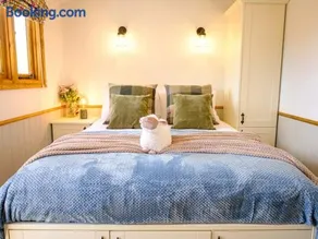 Lintmill Lodges - Bluebell Shepherds Hut - Image 3