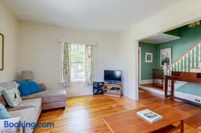 Parker House: Historic home - walk downtown, dog-friendly & washer/dryer - Image 3