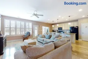 Bishops Landing -- 16985 Bellevue - Image 1
