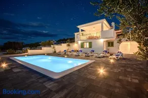 Holiday Home Nono Ante with heated pool - Image 2